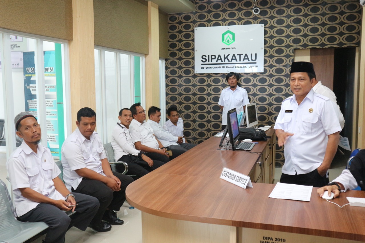 Briefing Pertama, Kabag Umum: Bekerja Sama Wujudkan Visi Rektor