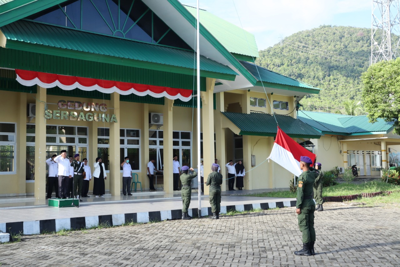 Melalui Upacara HKN Rektor Mengingatkan Pentingnya Menjaga Semangat dan Profesionalisme