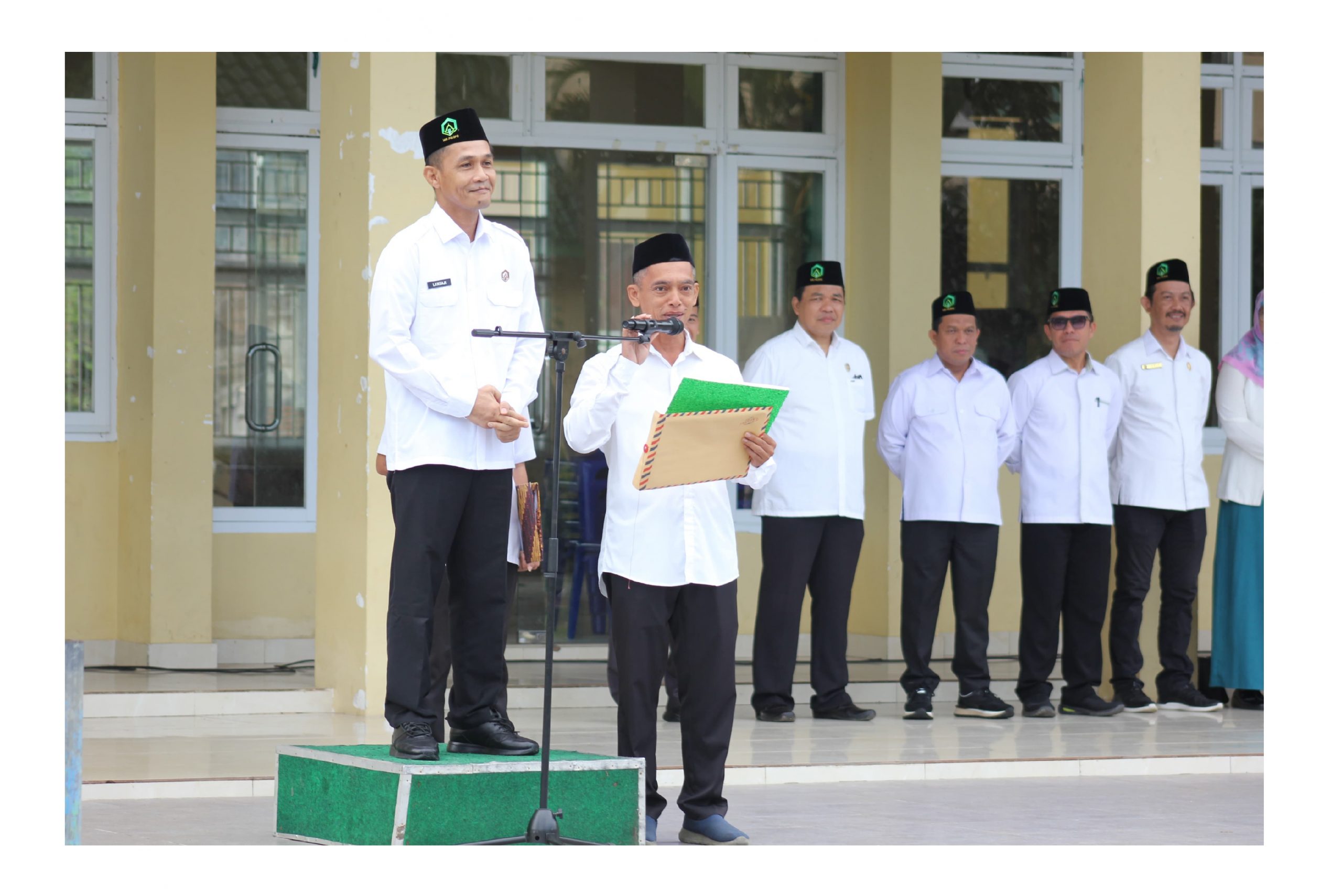 Momentum Upacara HKN Desember 2023 Rektor Beri Reward Umrah pada Pegawai IAIN Palopo